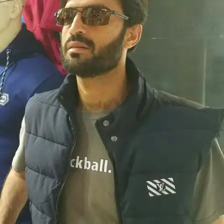 Iftikhar, 38 Пакистан