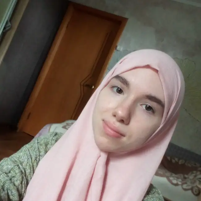 Fatima, 21